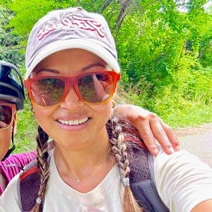 Meet your Posher, Sera